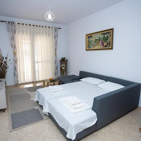 Sunny And Spacious In Orikum