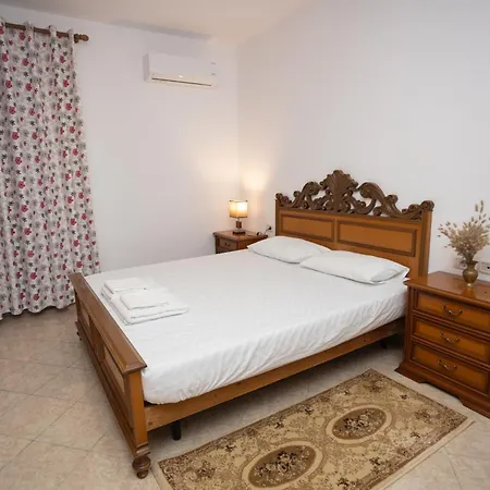 Sunny And Spacious In Appartement *