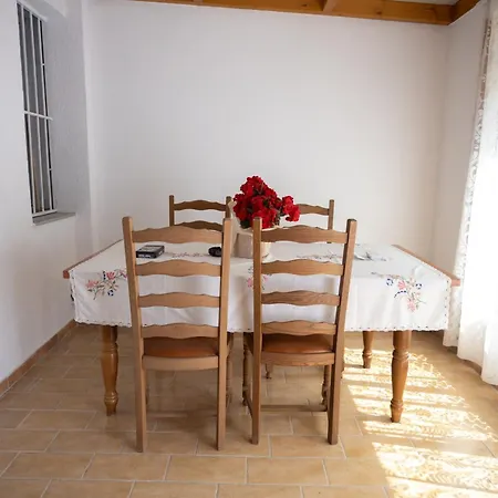 Sunny And Spacious In Appartement