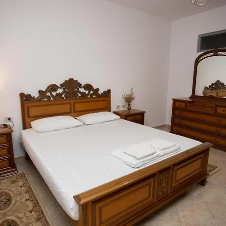 Sunny And Spacious In Appartement *