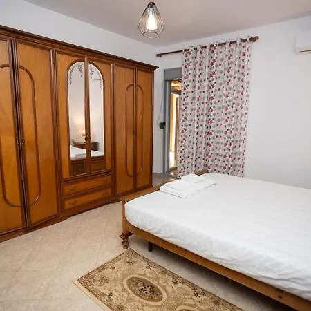 Sunny And Spacious In Appartement