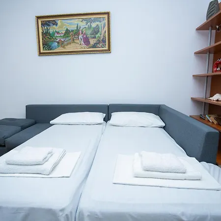 Apartment Sunny And Spacious In