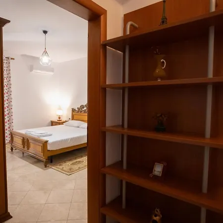 Sunny And Spacious In Apartment Orikum