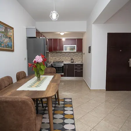 Apartment Sunny And Spacious In