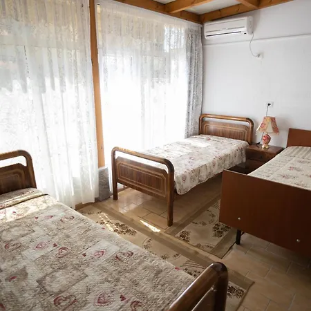 Sunny And Spacious In Orikum